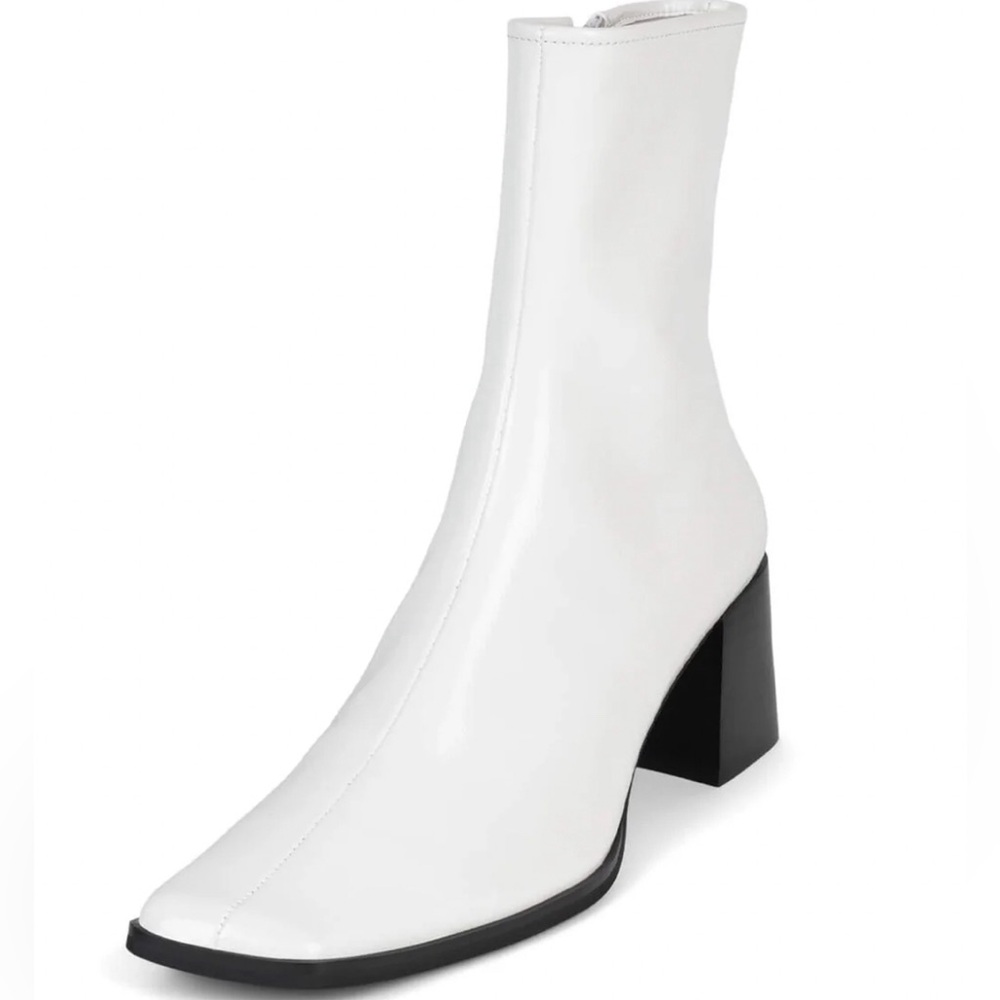 Jeffrey Campbell SLIQUE Bootie in white. Great condition like new. Size 7.5